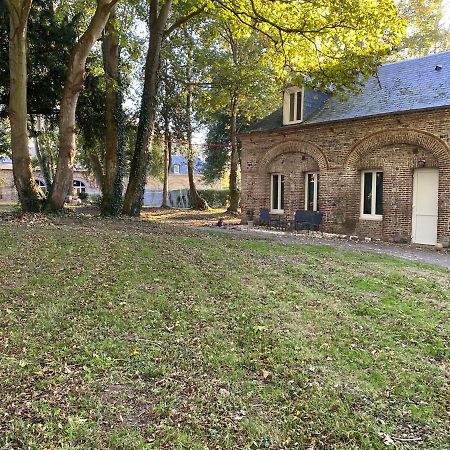 Les Gites Du Chateau Du Cedre Manneville-ès-Plains Exterior photo
