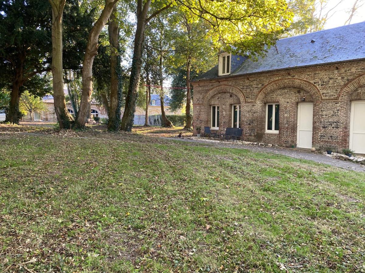 Les Gites Du Chateau Du Cedre Manneville-ès-Plains Exterior photo